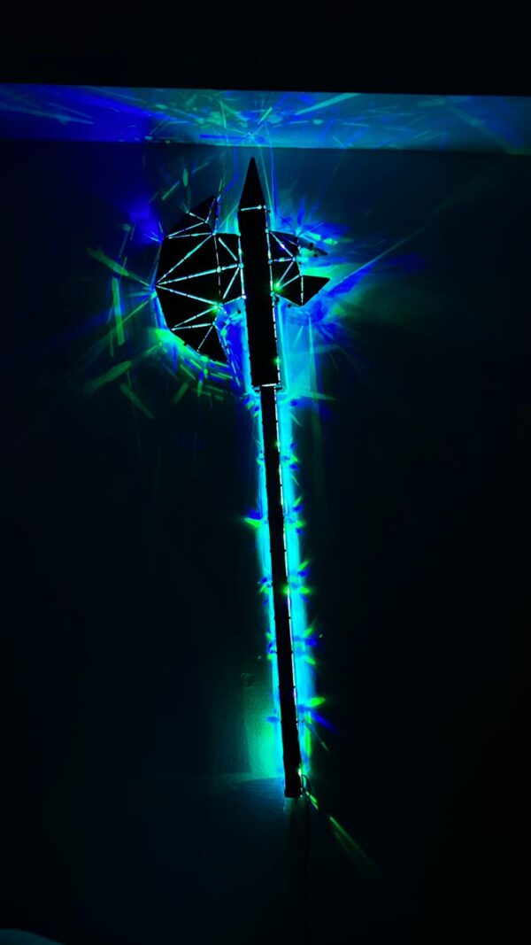 3D Metal Geometrik El Yapımı Balta Heykeli | ByLamp