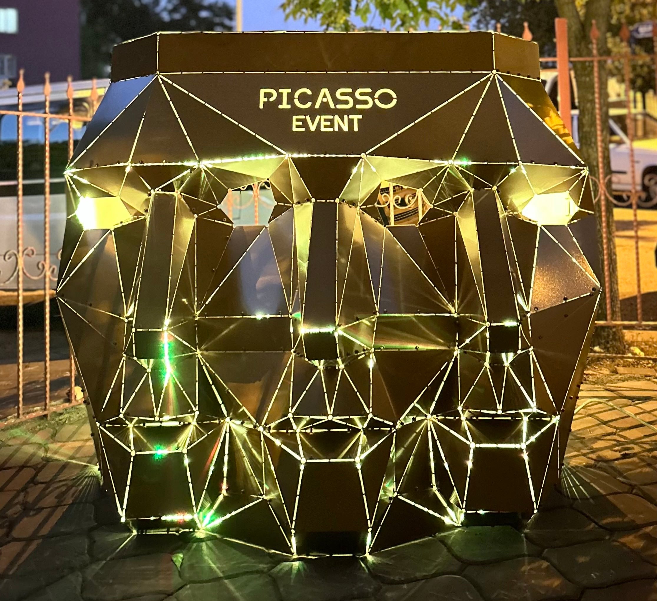 3D Metal Geometrik El Yapımı DJ Kabin Face Heykeli | ByLamp