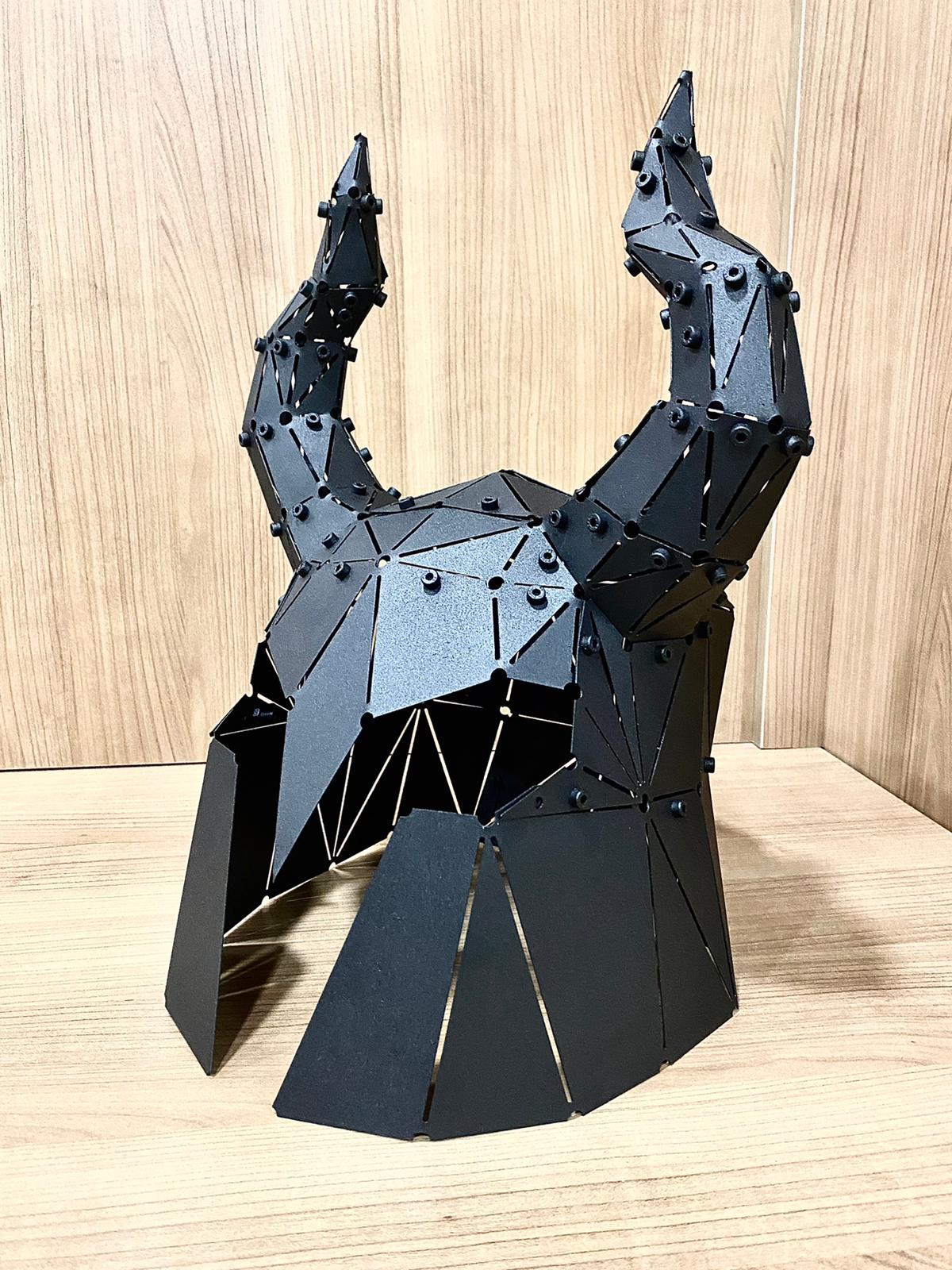 3D Metal Geometrik El Yapımı Helmet Heykeli | ByLamp