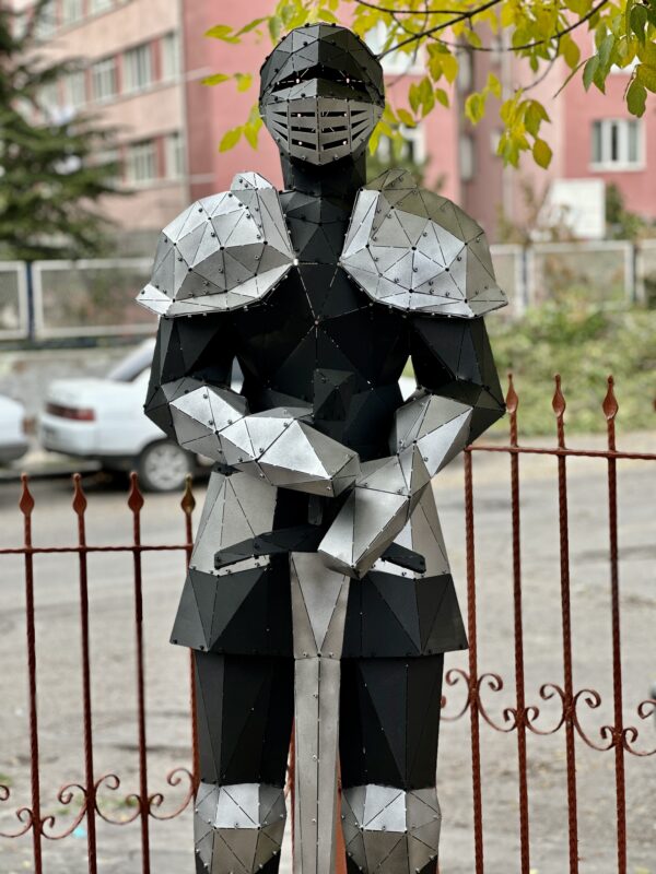 3D Metal Geometrik El Yapımı Knight Heykeli | ByLamp