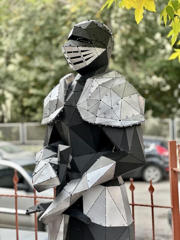 3D Metal Geometrik El Yapımı Knight Heykeli | ByLamp
