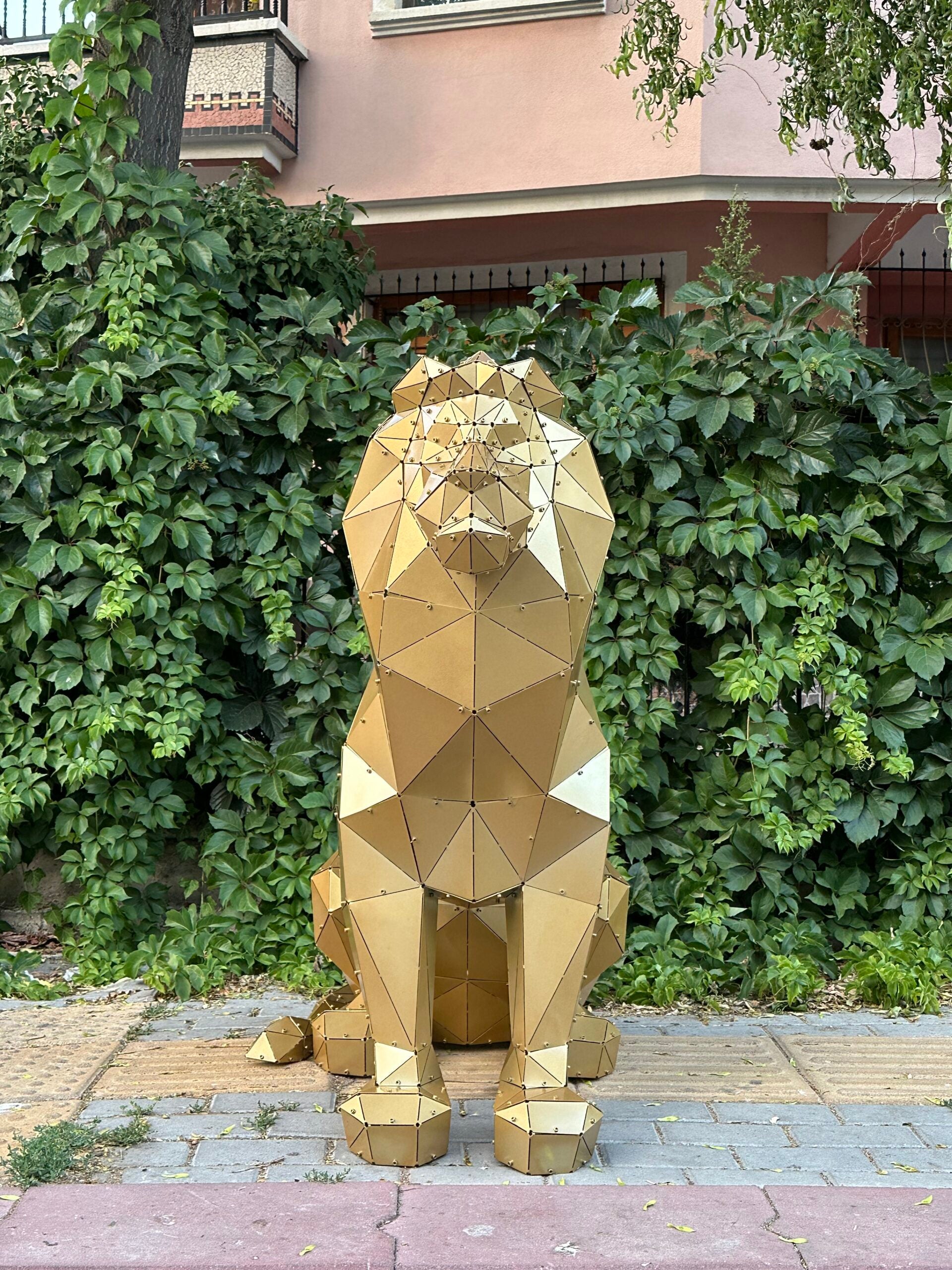 3D Metal Geometrik El Yapımı Leon Heykeli | ByLamp