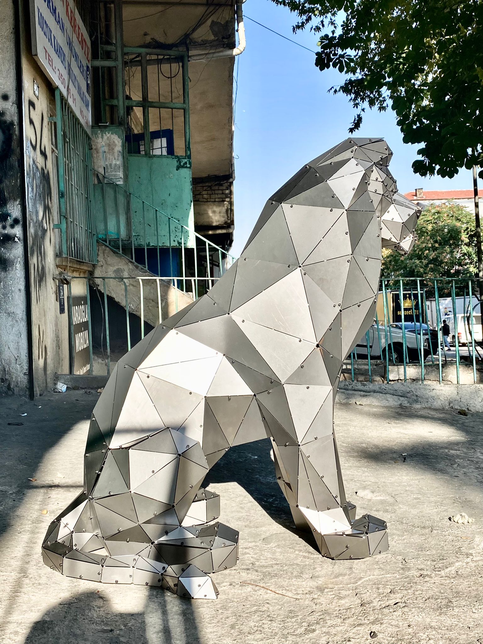 3D Metal Geometrik El Yapımı Leon Heykeli | ByLamp