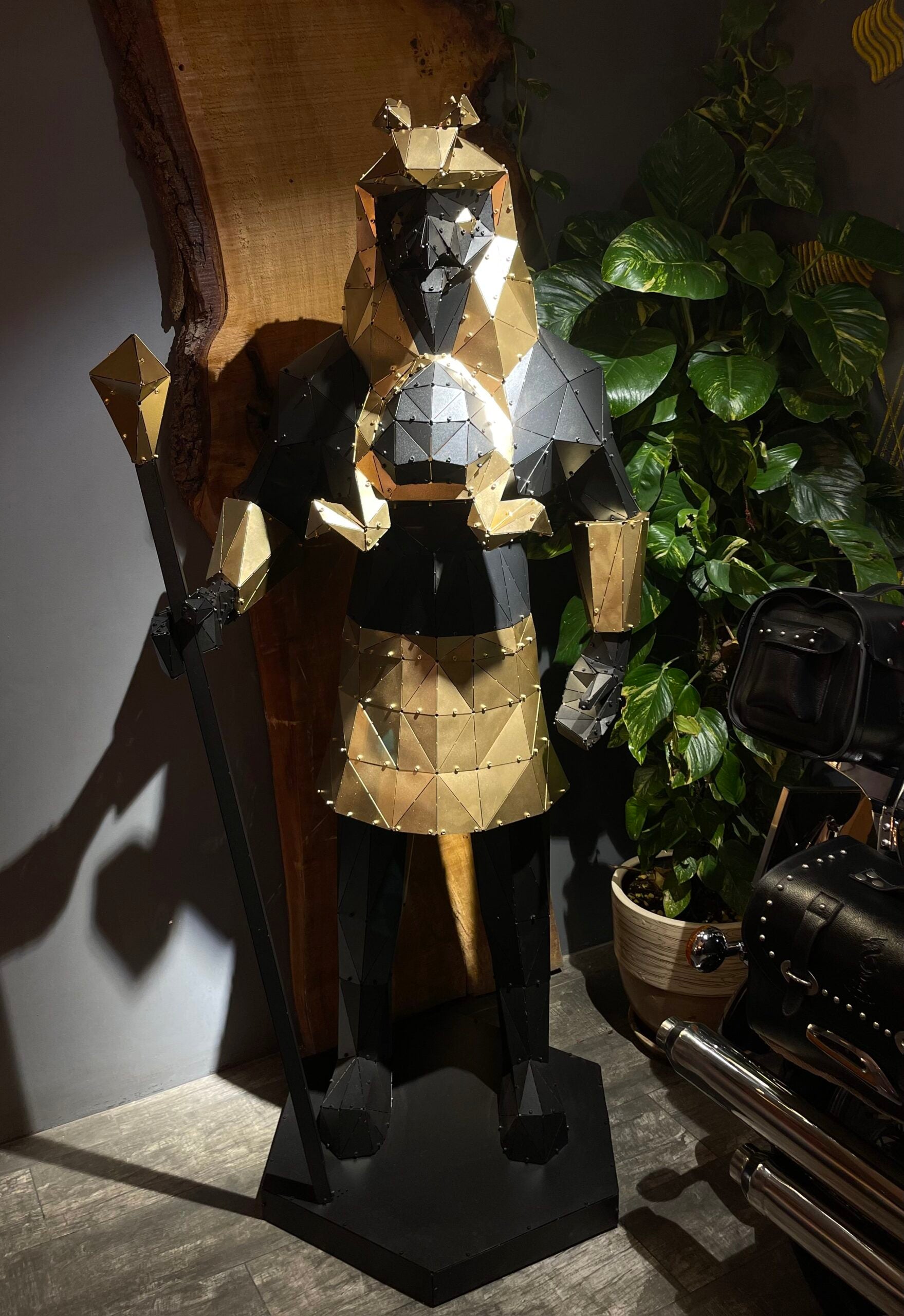 3D Metal Geometrik El Yapımı RA Heykeli | ByLamp