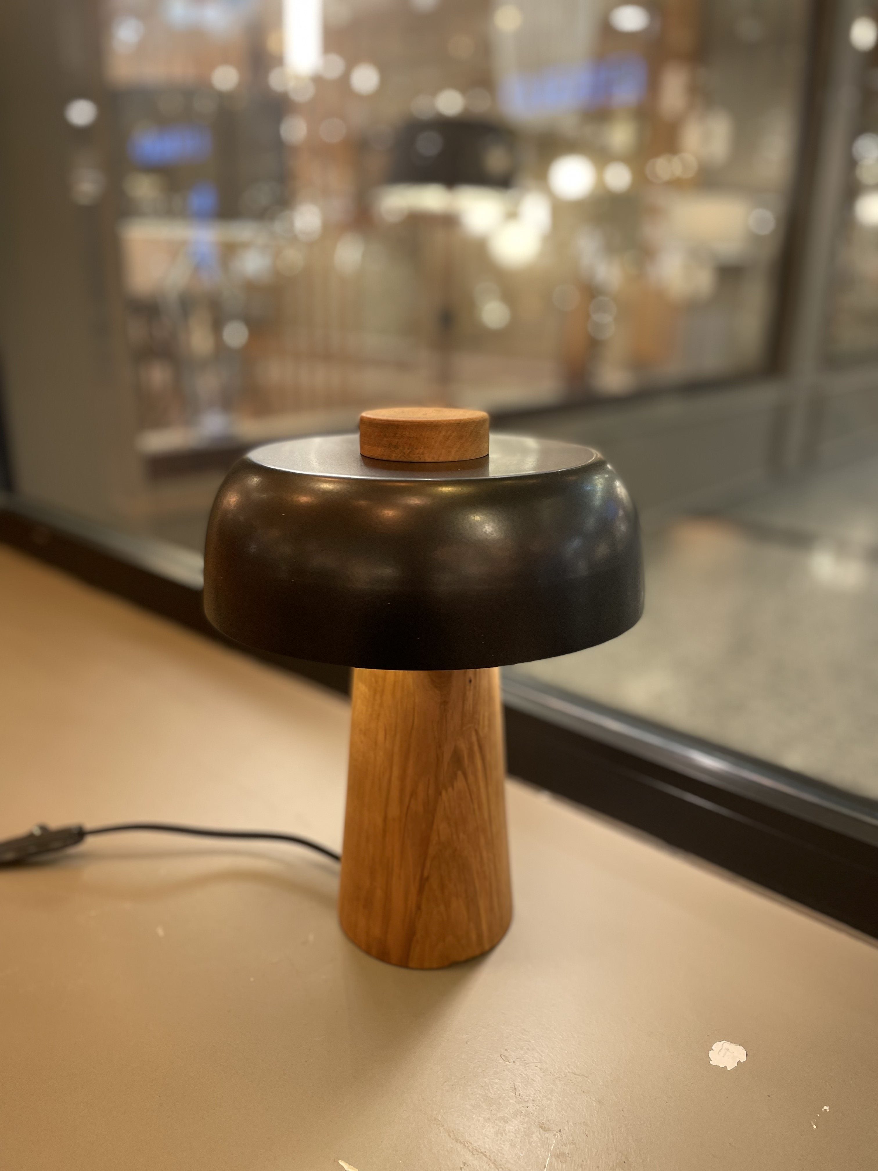 Ahşap Mantar Masa Lambası - Mat Siyah