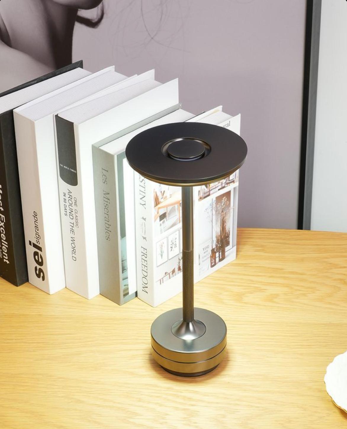 Siyah Metal Masa Lambası | ByLamp