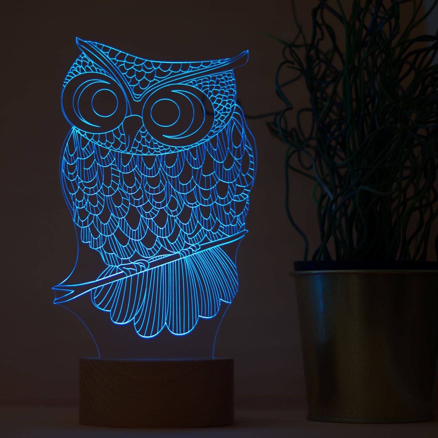 3-D owl table lamp