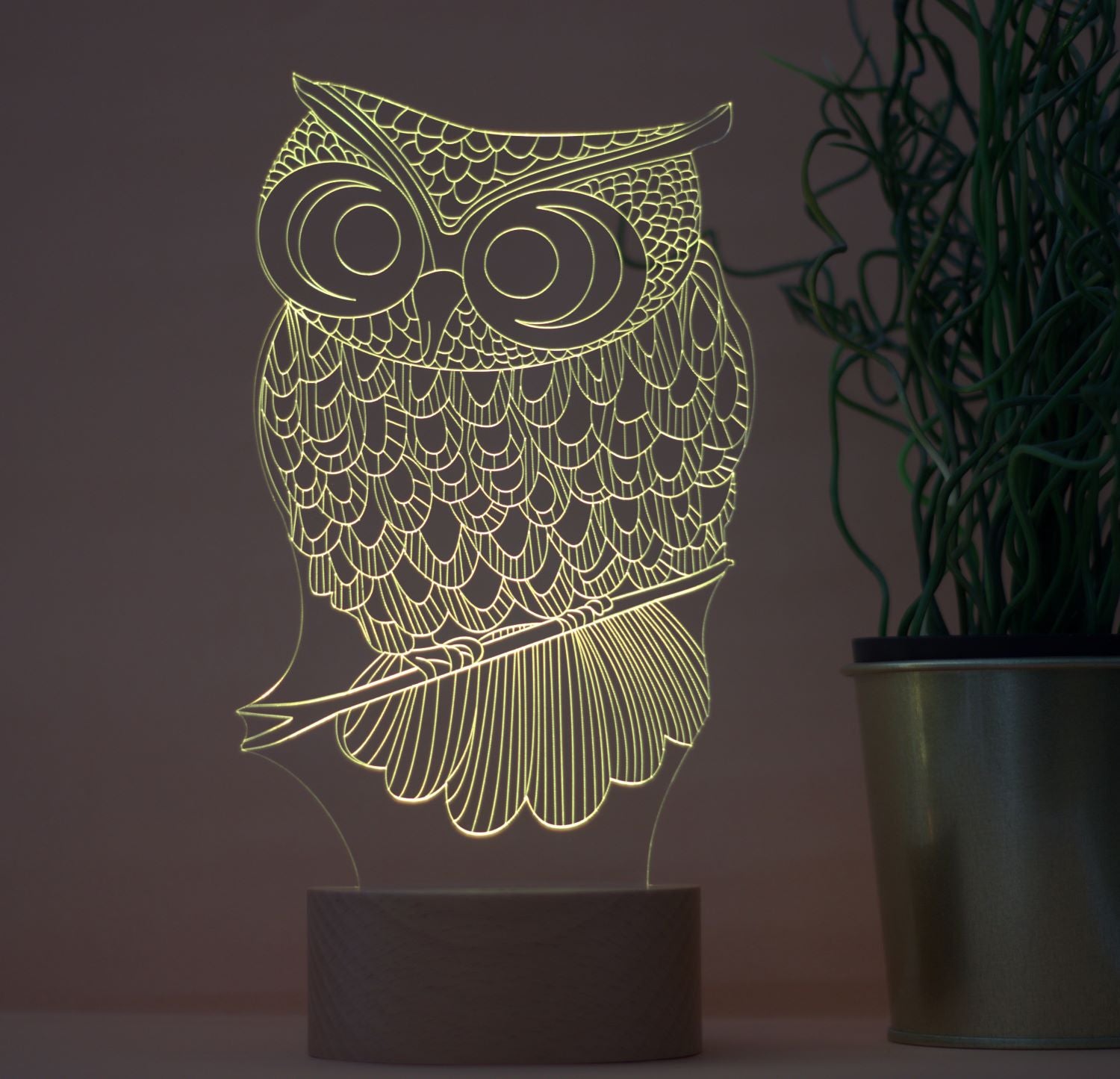 3-D owl table lamp