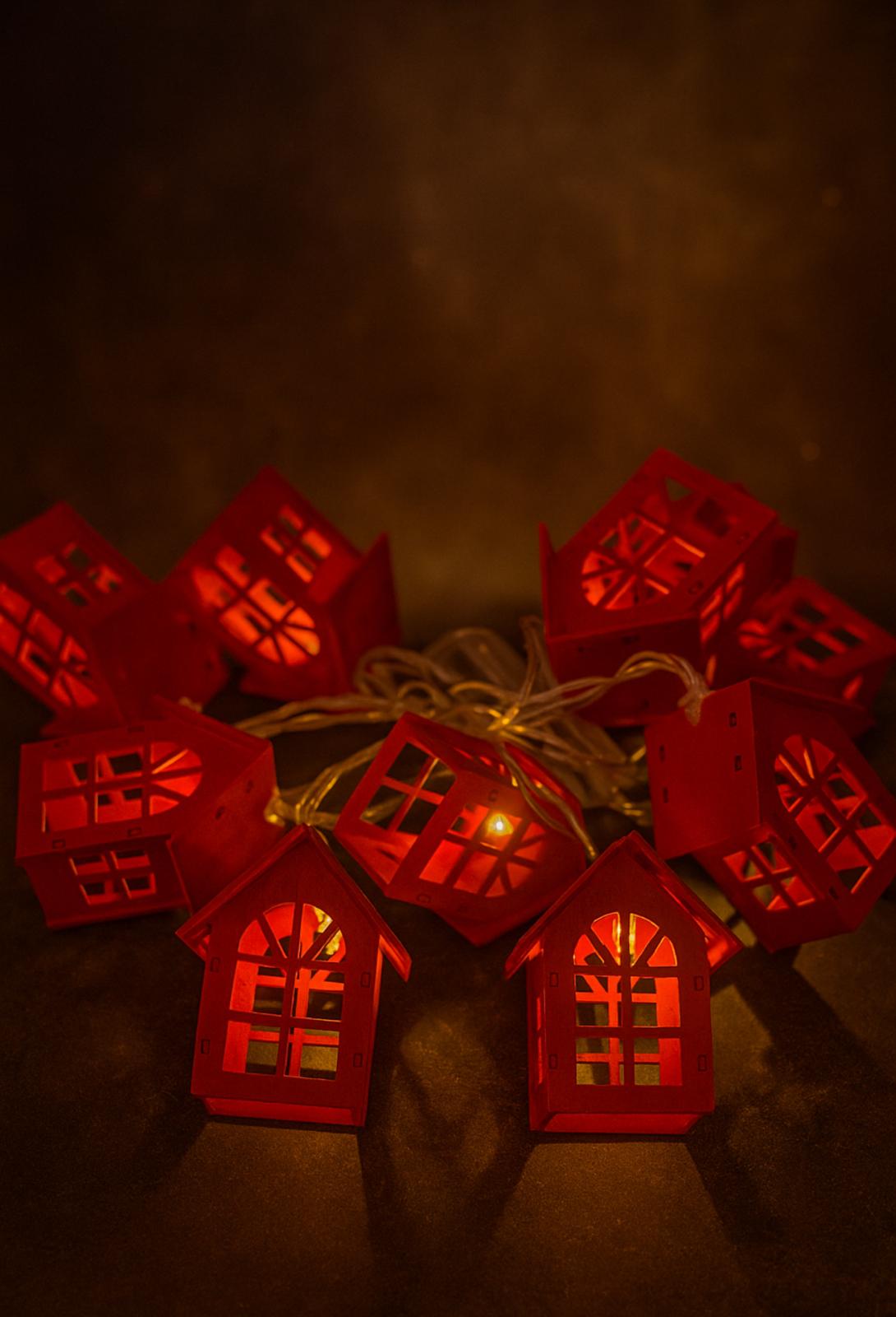 Ahşap Kırmızı Ev Işık Zinciri