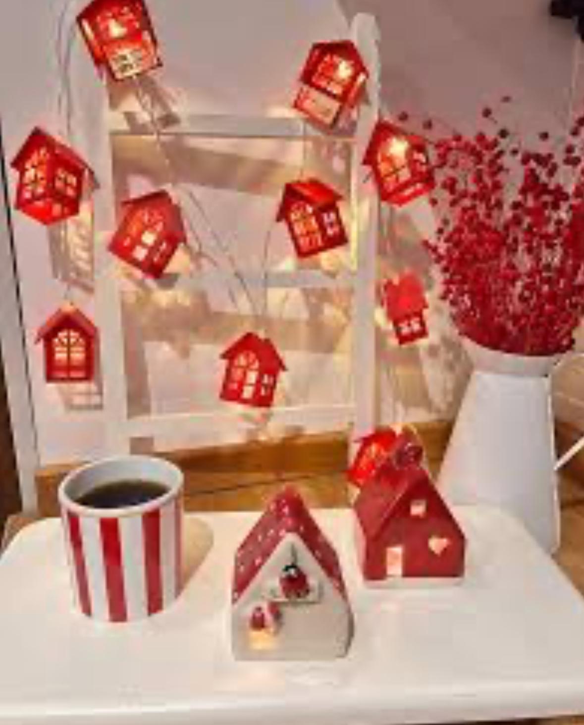 Ahşap Kırmızı Ev Işık Zinciri