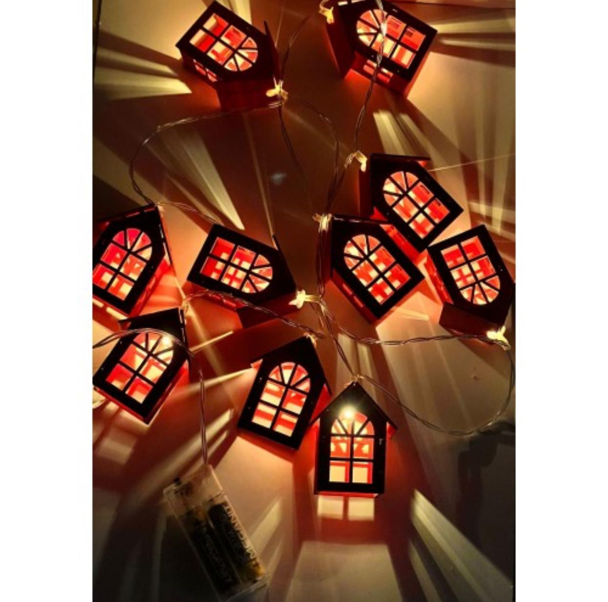 Ahşap Kırmızı Ev Işık Zinciri