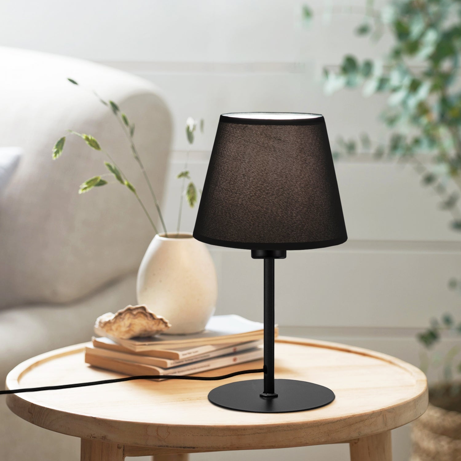 Shady Kumaş Başlıklı Metal Abajur Masa Lambası