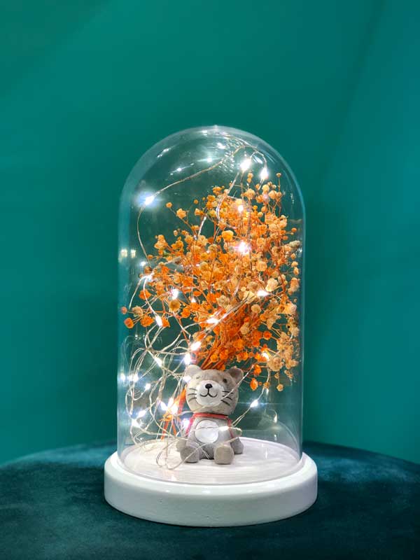 Table Lamp with Cat Figure with Illuminated Glass Fanus Bag