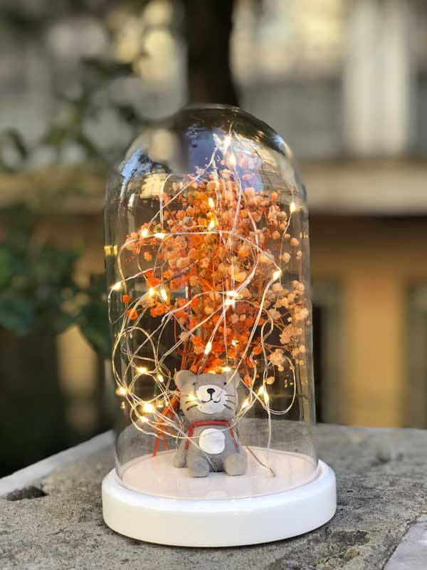 Table Lamp with Cat Figure with Illuminated Glass Fanus Bag