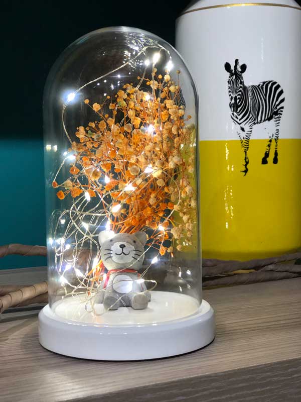 Table Lamp with Cat Figure with Illuminated Glass Fanus Bag