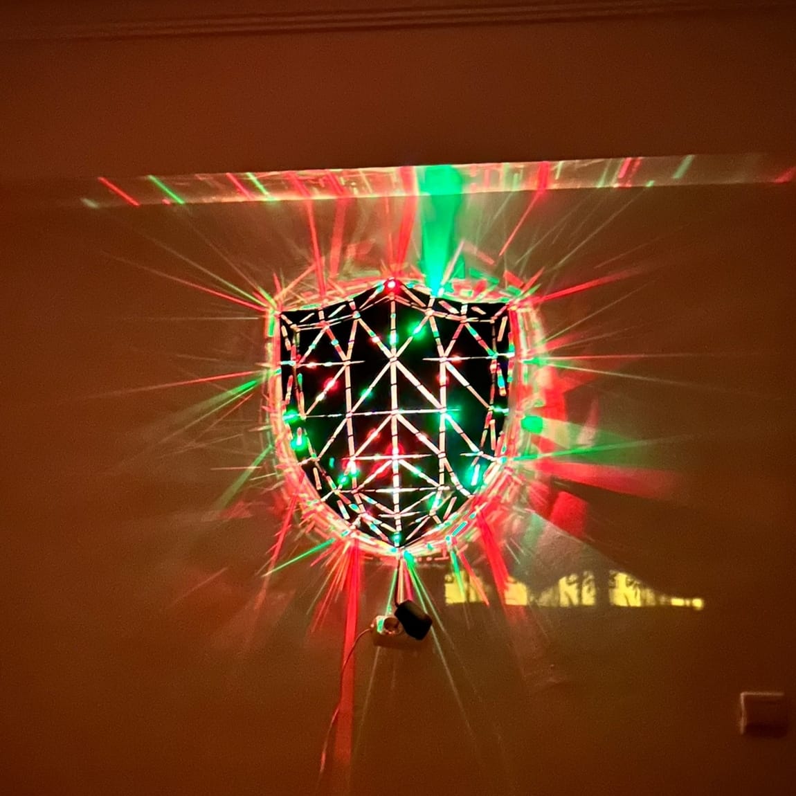 3D Metal Geometrik El Yapımı Kalkan Heykeli | ByLamp