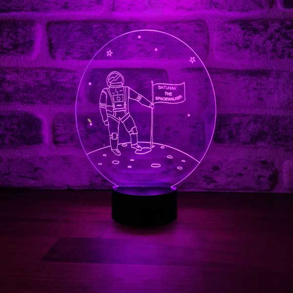 Lámpara de noche de astronauta
