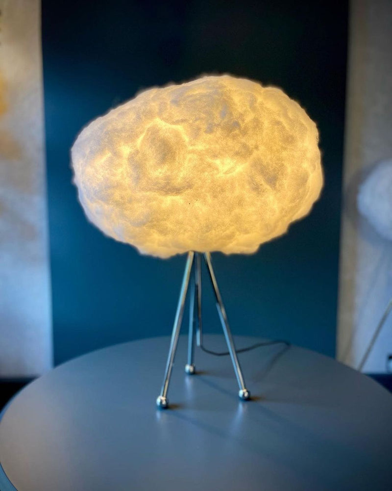 Lámpara de mesa en la nube