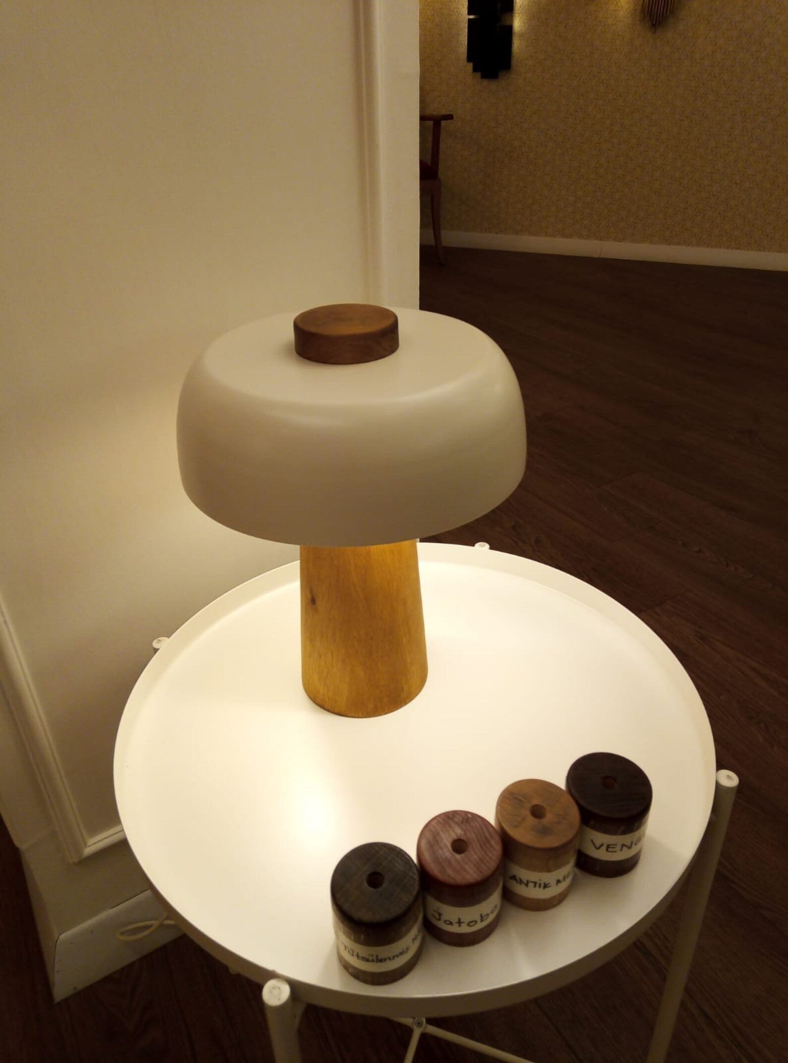 Ahşap Mantar Masa Lambası - Mat Beyaz