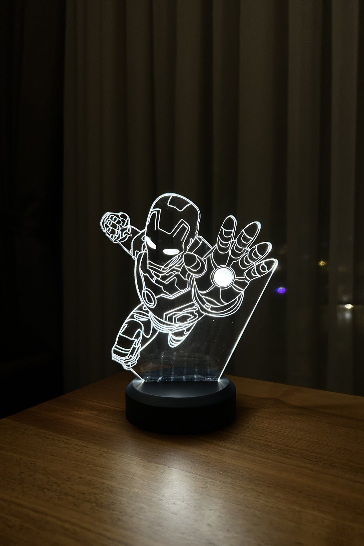 Uçan Iron Man Figürlü Dekoratif Hediye Led Masa Lambası | BYLAMP