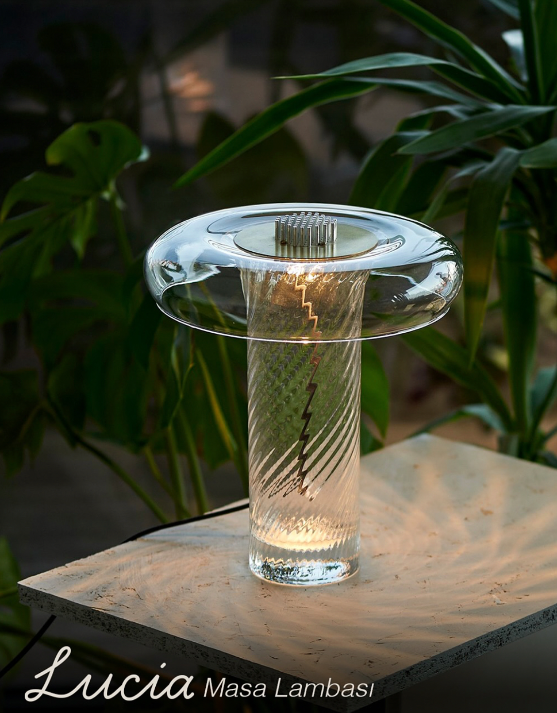 Lucia Cam Masa Lambası