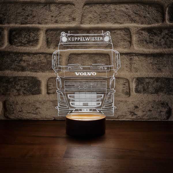 شاحنة فولفو ثلاثية الأبعاد بقيادة الضوء الليلي