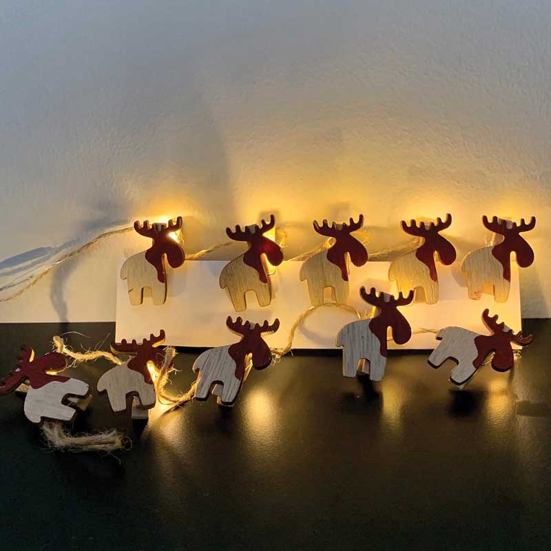 Wooden Deer Latch Light Chain