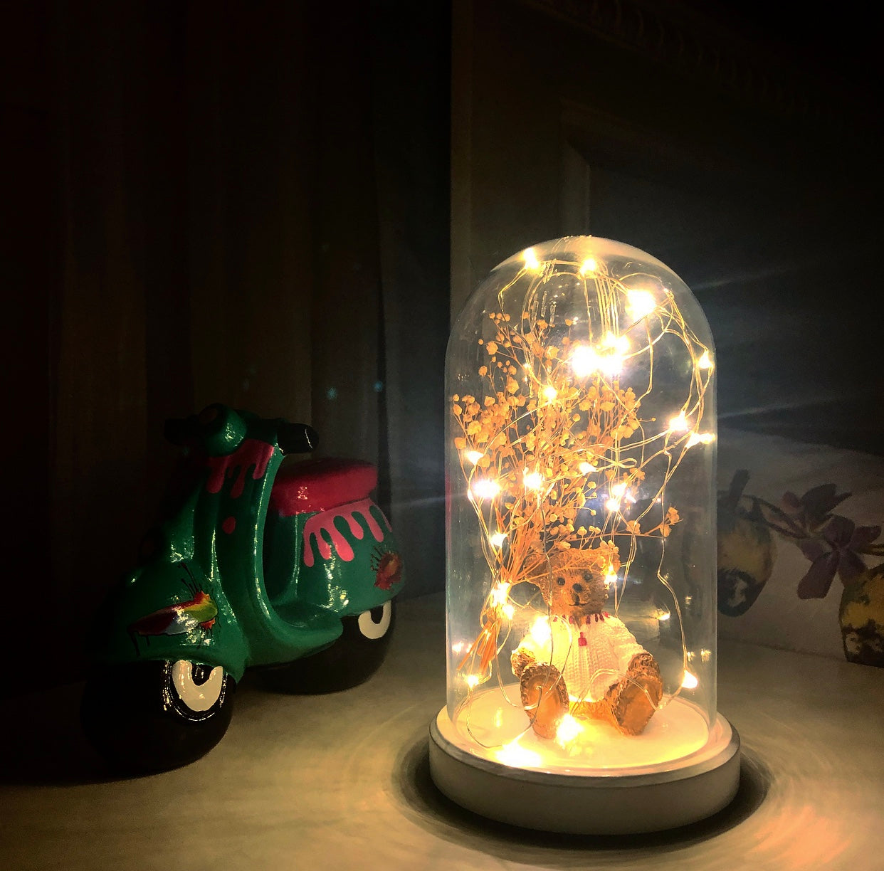 Illuminated Glass Fanus Bear and Flower Figured Lamp