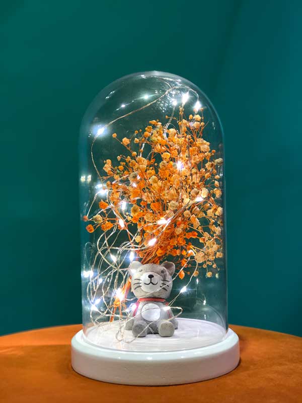 Table Lamp with Cat Figure with Illuminated Glass Fanus Bag
