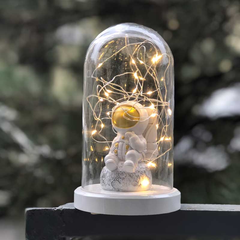 Beleuchteter Glasfanusgold-Sitzen Astronaut-Figur-Lampe