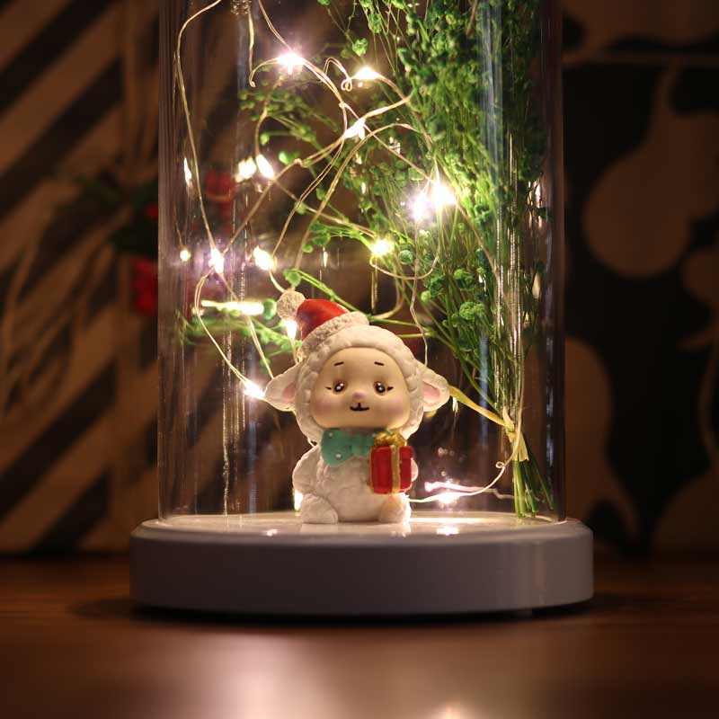 Lámpara iluminada de cristal fanus cordero y figura floral