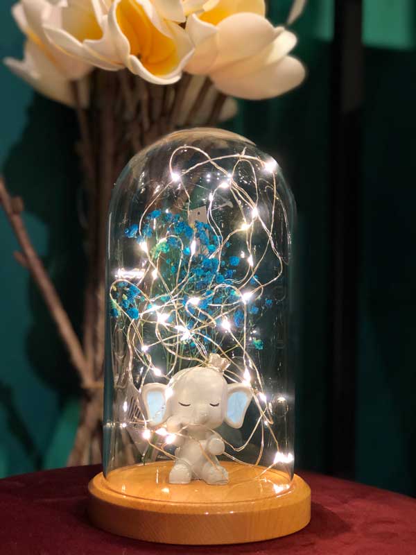 Beleuchteter Glasfanus-Blau-Ohr-Elefant-Figur-Lampe