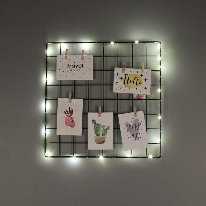 Quadratisches dekoratives schwarzes Wire-Board mit beleuchtetem Riegel
