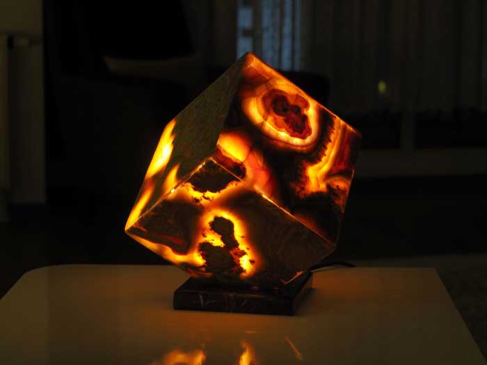 Red Volcanic Cube Lampe