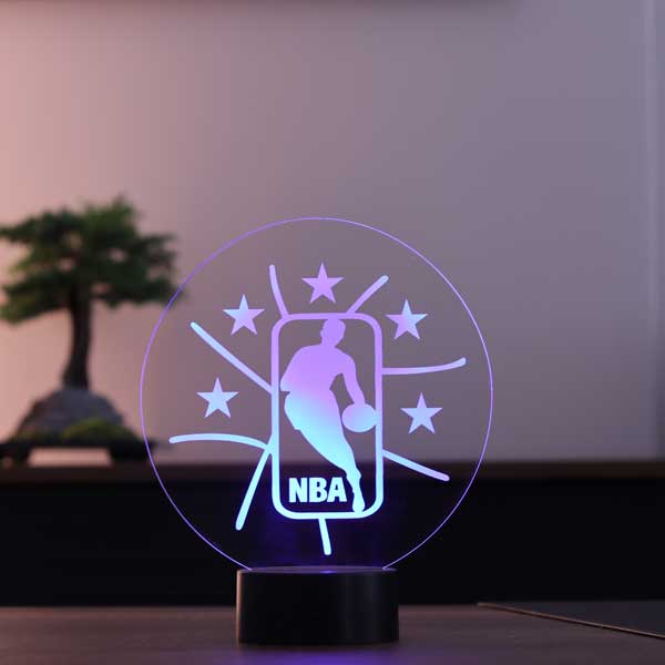 NBA LLEVÓ la lámpara de mesa