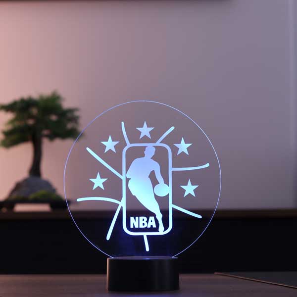 NBA LLEVÓ la lámpara de mesa